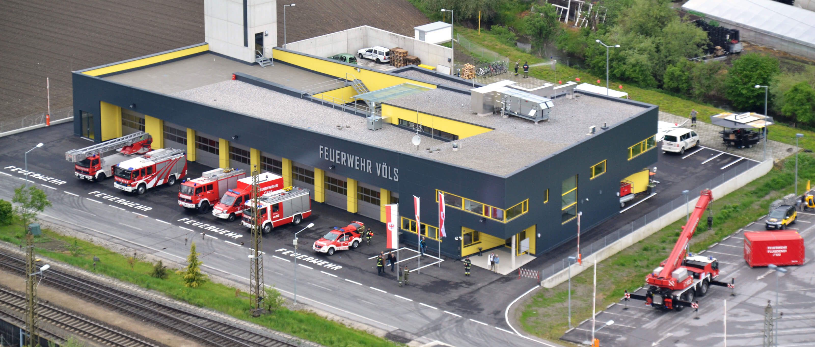 zentrum-katastrophenschutz-feuerwehr-geraetehaus-fuhrpark