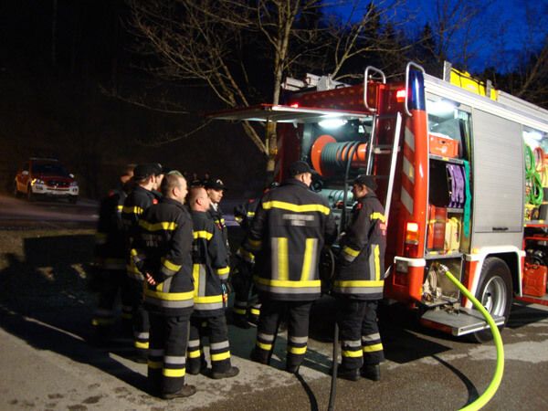 feuerwehr-mannschaft-kutsche-haus